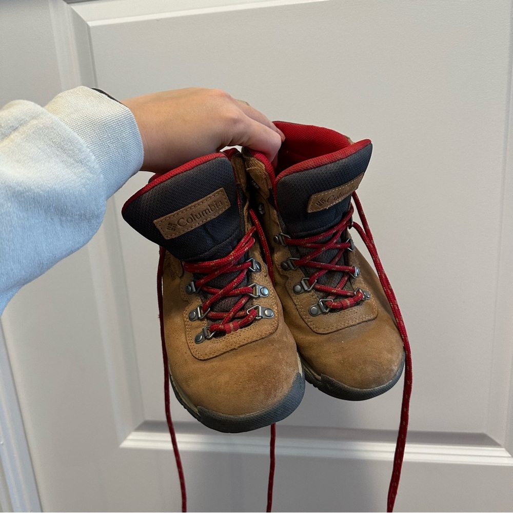 Columbia Newton Hiking Boots
